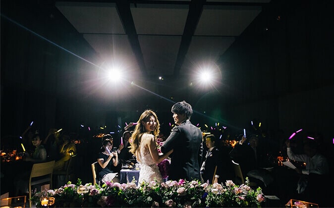 ナイトウェディングとは？費用相場や魅力、人気の結婚式場
